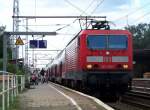 143 193-1 hat am 13.09.2008 den RE7 nach Wnsdorf-Waldstadt am Harken. Hier legt sie gerade einen Zwischenhalt in Berlin Karlshorst ein.