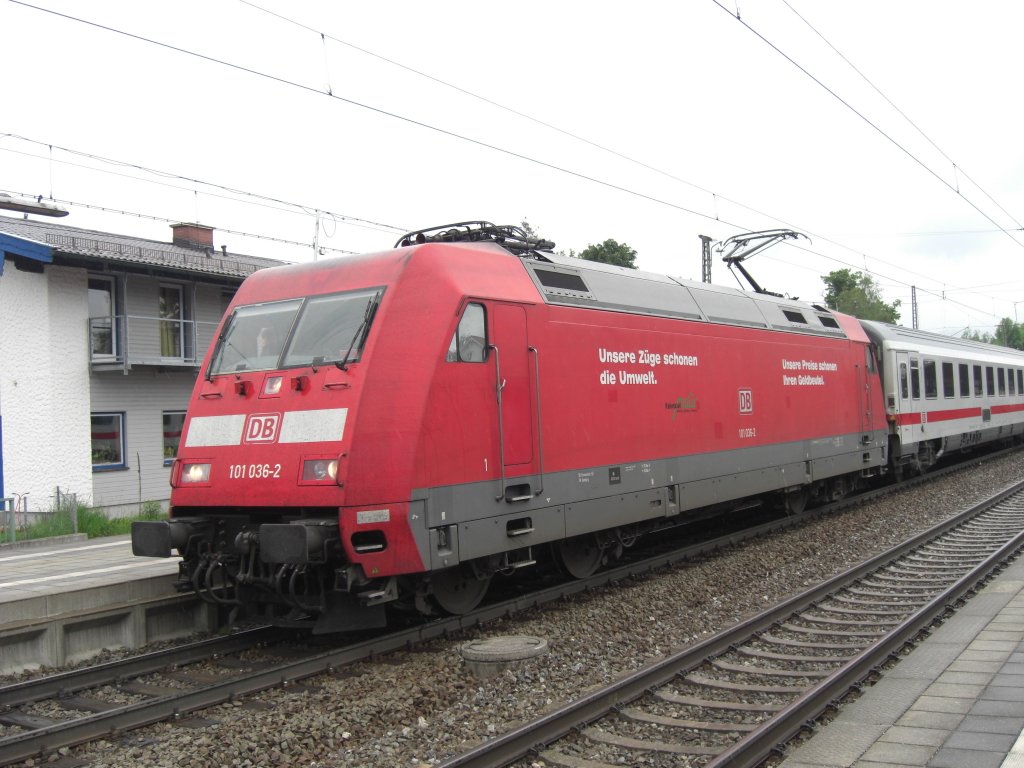 101 036-2 beim planm��igem Halt am 22. Mai 2008 in Prien am Chiemsee.