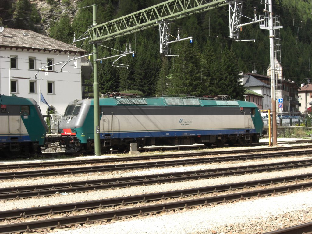 405 021 wartet auf den n�chsten Einsatz. Aufgenommen am 19. September 2007
im Bahnhof  Brenner .