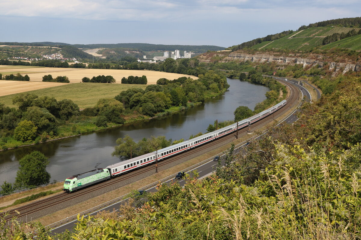 101 005  DEVK  war am 5. August 2022 mit dem  IC K�nigssee  bei Himmelstadt in Richtung W�rzburg unterwegs.
