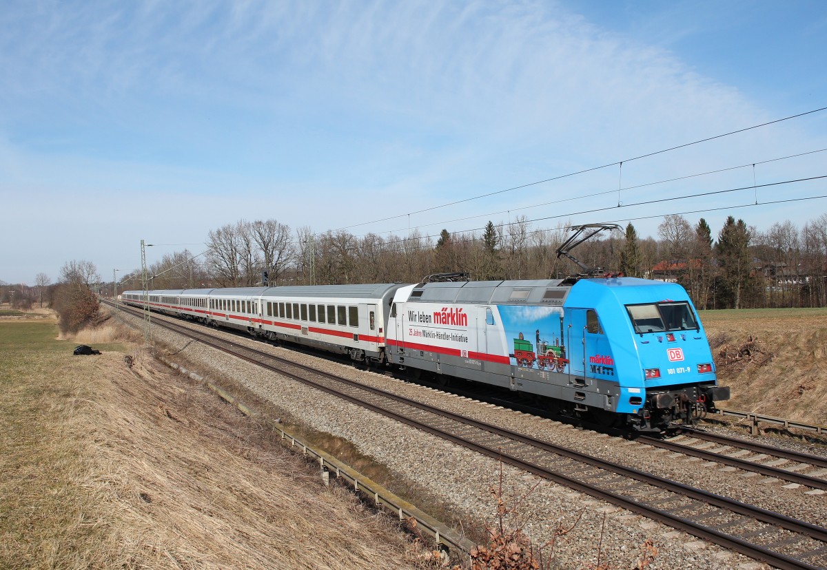 101 071-9 war am 7. M�rz 2015 schiebend an einem EC im Einsatz. Aufgenommen bei Hilperting.