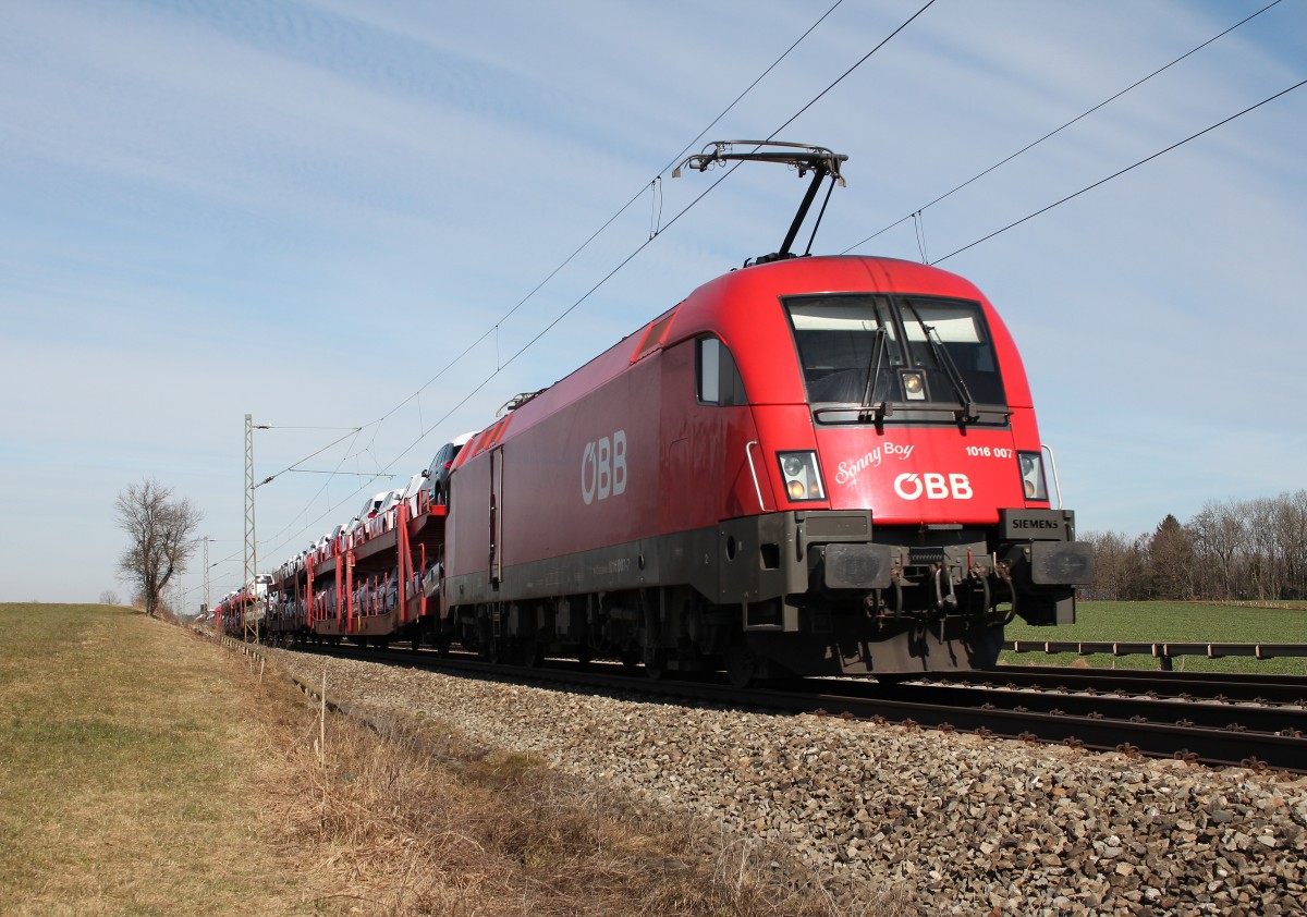 1016 007-5 Sonny Boy  am 7. M�rz 2015 mit einem Autozug bei Hilperting.