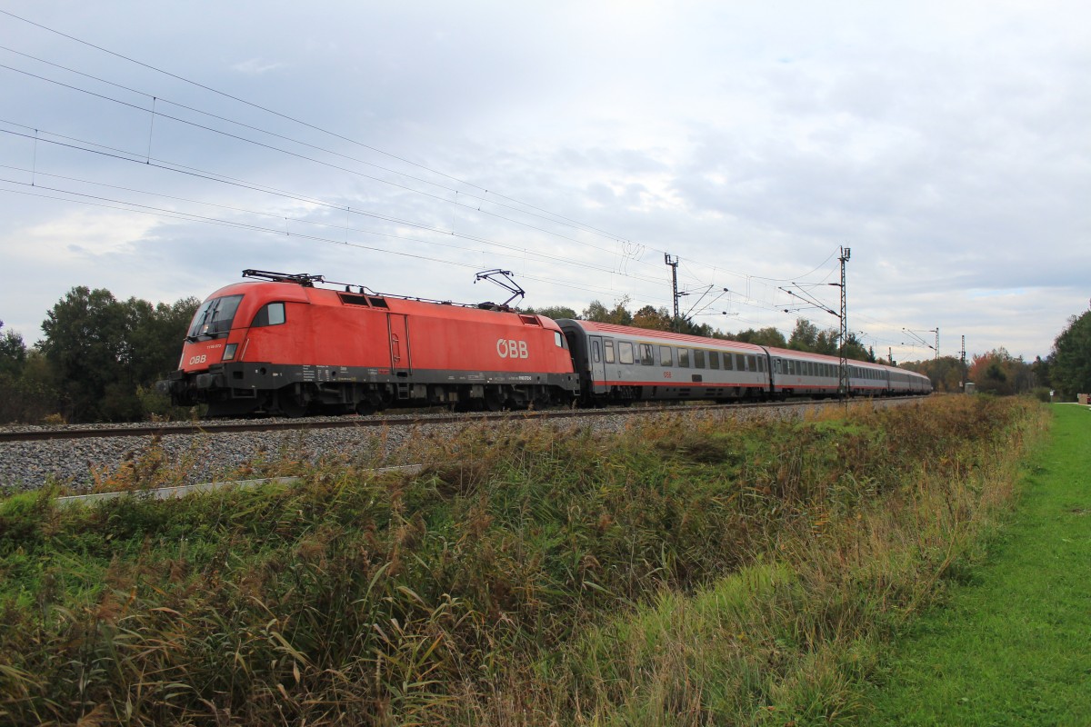 1116 072-0 auf dem Weg nach M�nchen am 12. Oktober 2012 bei Bernau am Chiemsee.