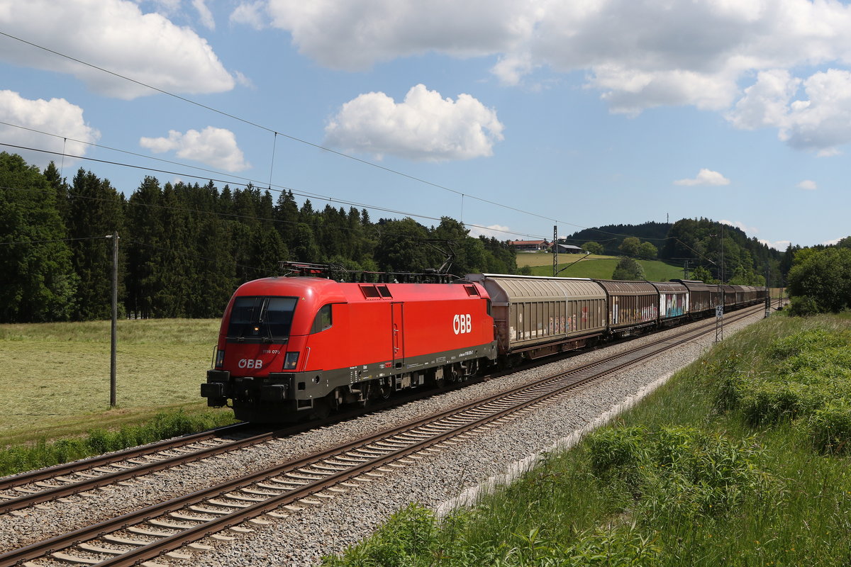 1116 078 mit einem Schiebewandwagenzug auf dem Weg nach M�nchen am 2. Juni 2020 bei Grabenst�tt.