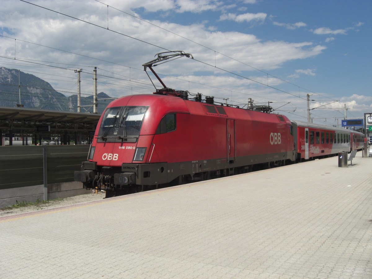 1116 090-0 am 6. Juni 2010 im Bahnhof von W�rgl/Tirol.