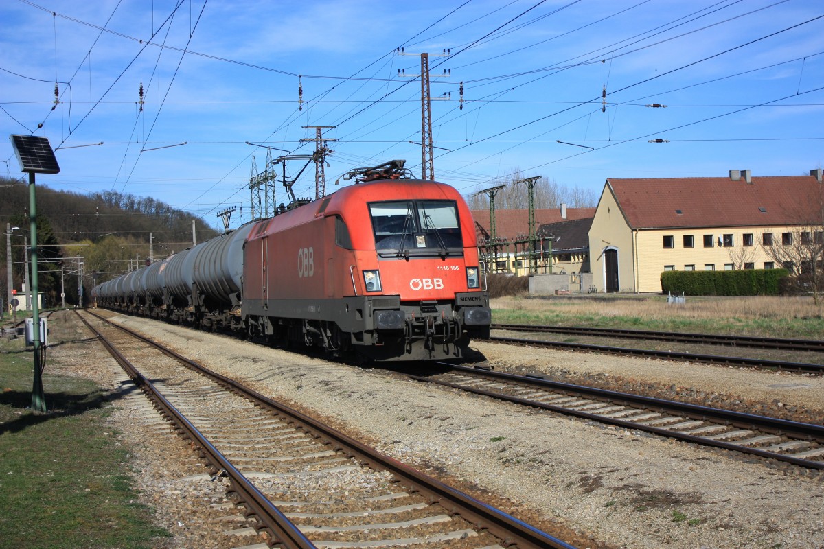 1116 156-1 mit einem Kesselwagenzug am 20. M�rz 2014 in Viehofen.
