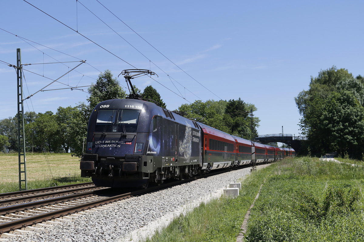 1116 158  Licht ins Dunkel  schiebt ein  Railjet  am 11. Juni 2017 bei �bersee in Richtung Salzburg.
