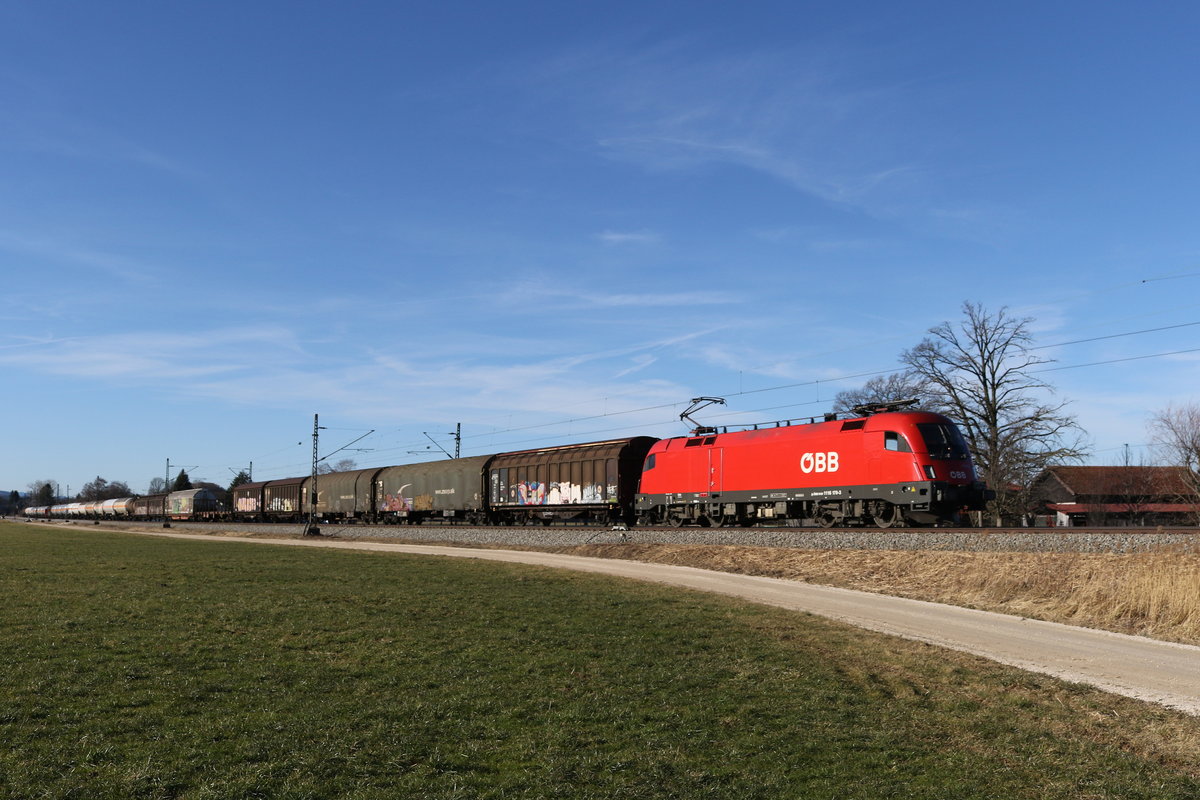1116 179 war am 17. Januar 2020 mit einem gemischten G�terzug bei �bersee in Richtung Salzburg unterwegs.