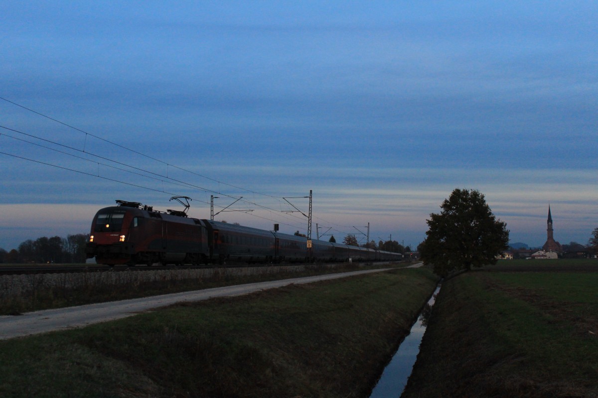 1116 203-9 in der  Blauen Stunde  am 9. November 2012 bei �bersee.