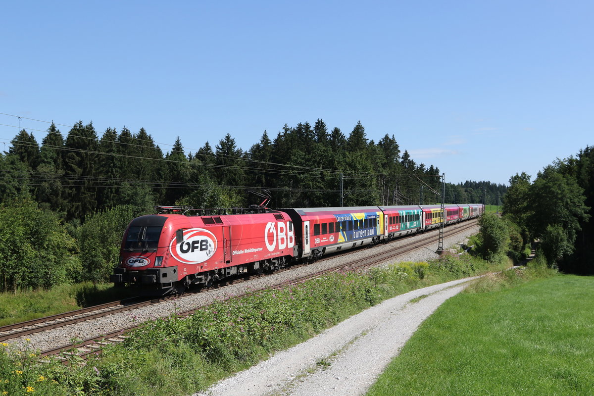 1116 249 mit dem  �FB-Railjet  aus Salzburg kommend am 6. August 2020 bei Grabenst�tt im Chiemgau.