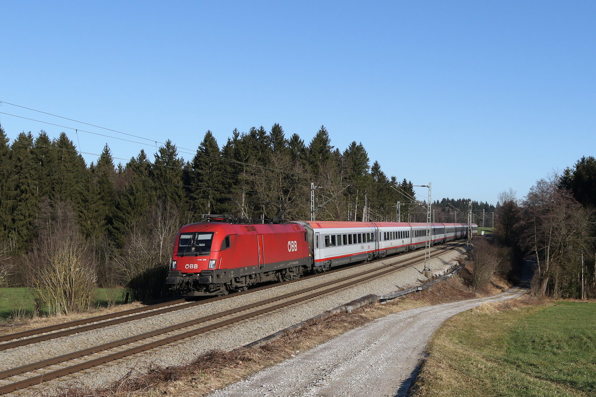 1116 266 aus Salzburg kommend am 2. Dezember 2020 bei Grabenst�tt.