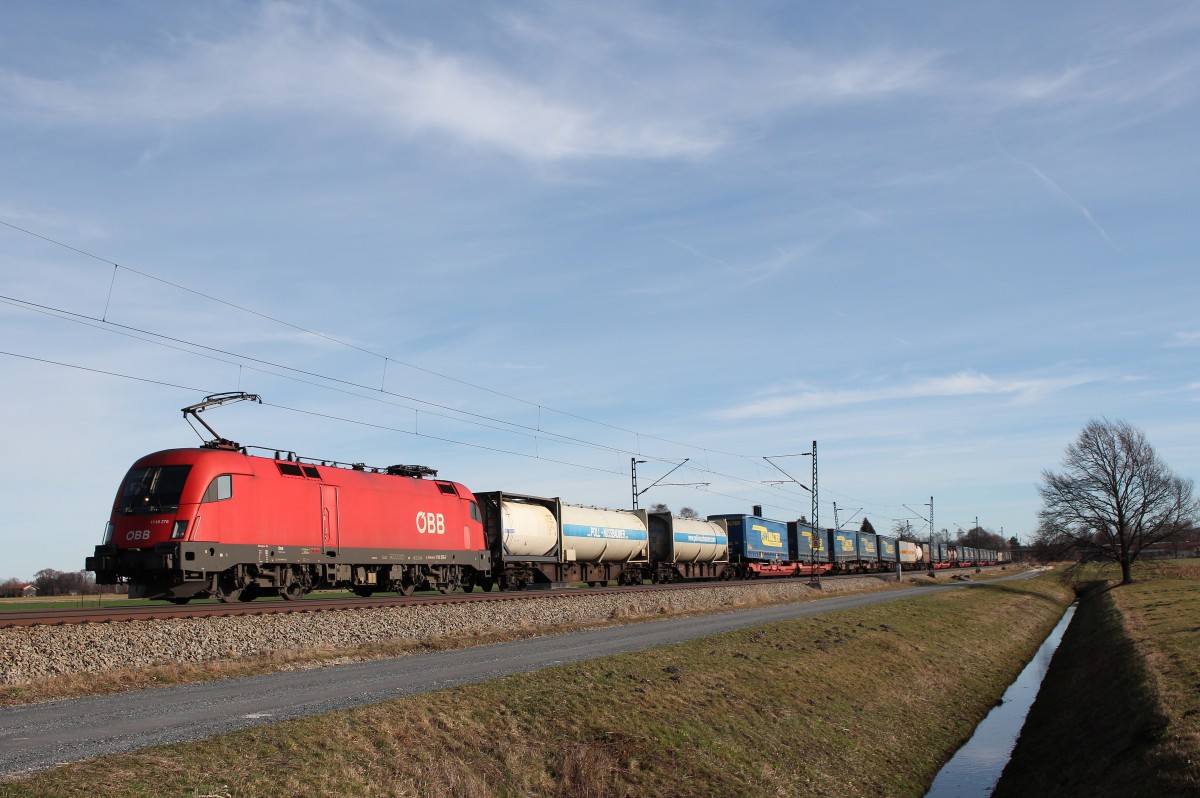 1116 276-7 am 6. Februar 2016 mit dem  Walter-Zug  aus Salzburg kommend bei �bersee am Chiemsee.