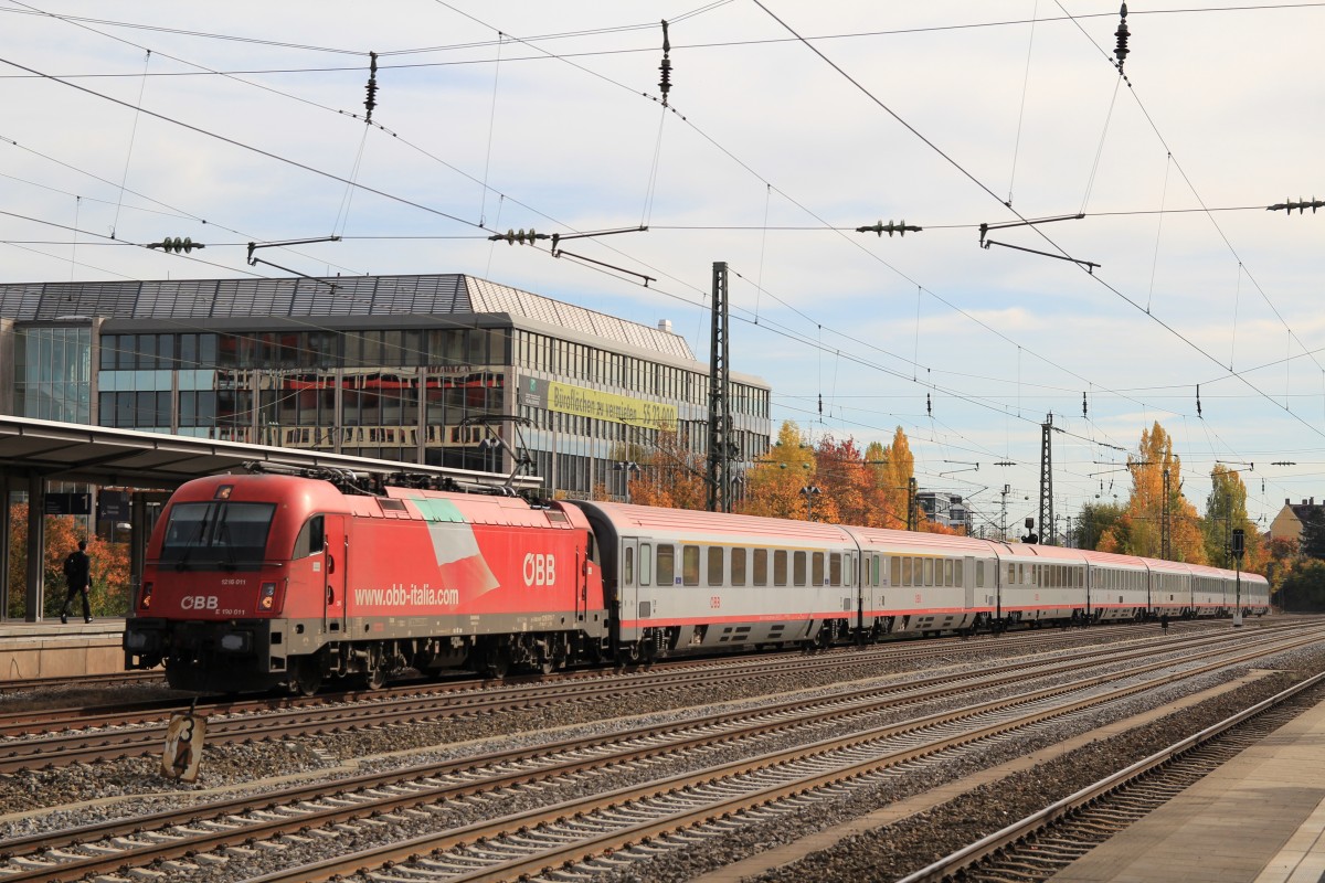 1216 011-7 am 21. Oktober 2013 auf dem Weg zum M�nchner Hauptbahnhof. Aufgenommen in M�nchen-Heimeranplatz.