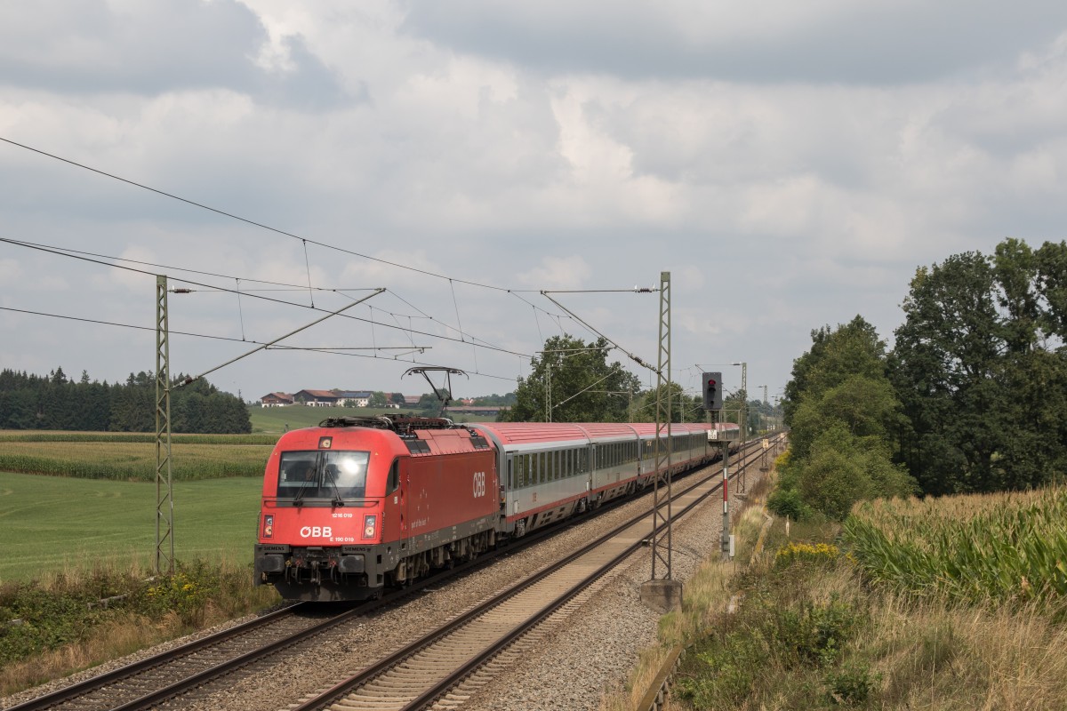 1216 019-0 am 20. August 2015 aus M�nchen kommend bei Hilperting.