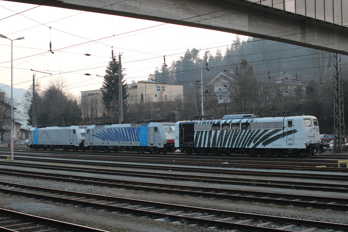 151 074-2, 186 102-0 und 186 296-3 waren am 19. M�rz 2016 in Kufstein abgestellt.