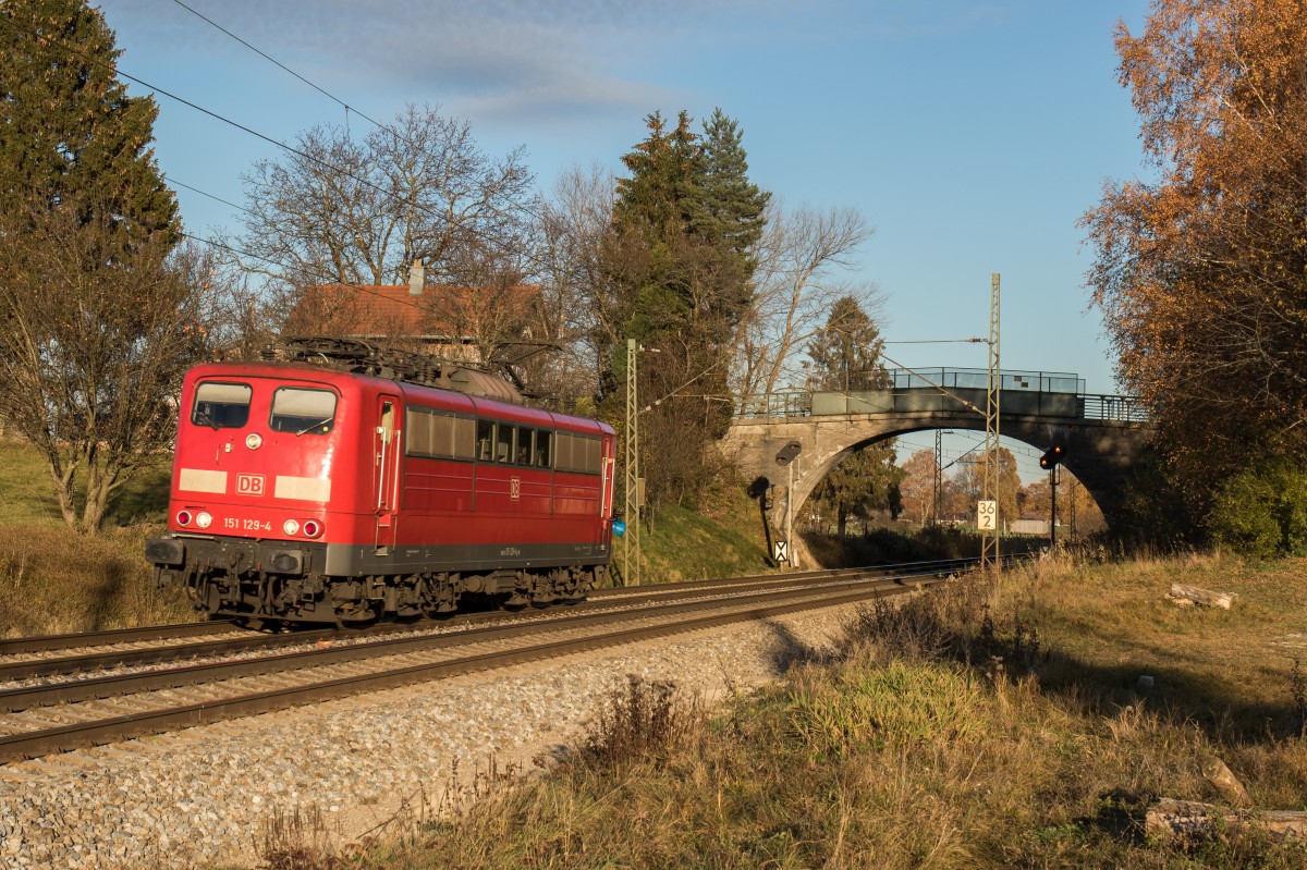 151 129-4 am 6. November 2015 alleine aus Freilassing kommend bei �bersee am Chiemsee.