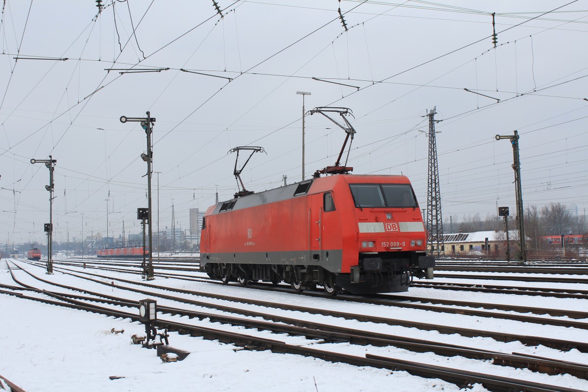 152 008-9 beim rangieren am 27. M�rz 2013 im Rangierbahnhof M�nchen-Ost.