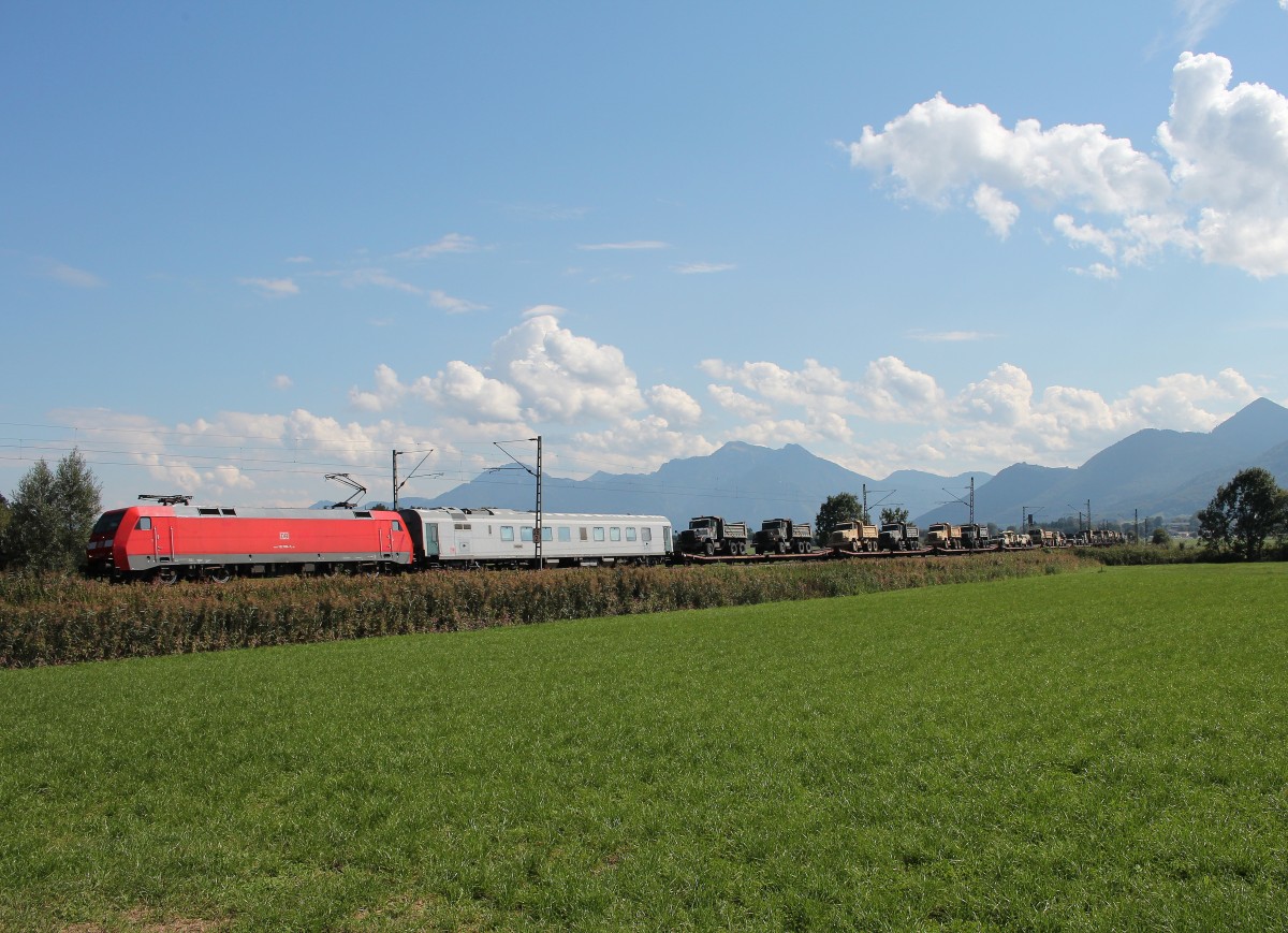 152 090-7 mit einem Milit�rzug am 11. September 2015 bei Weisham.