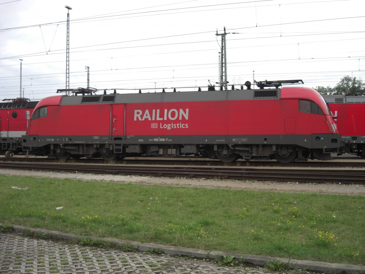 182 006-7 war am 12. Juli 2008 im Rangierbahnhof M�nchen/Nord abgestellt.