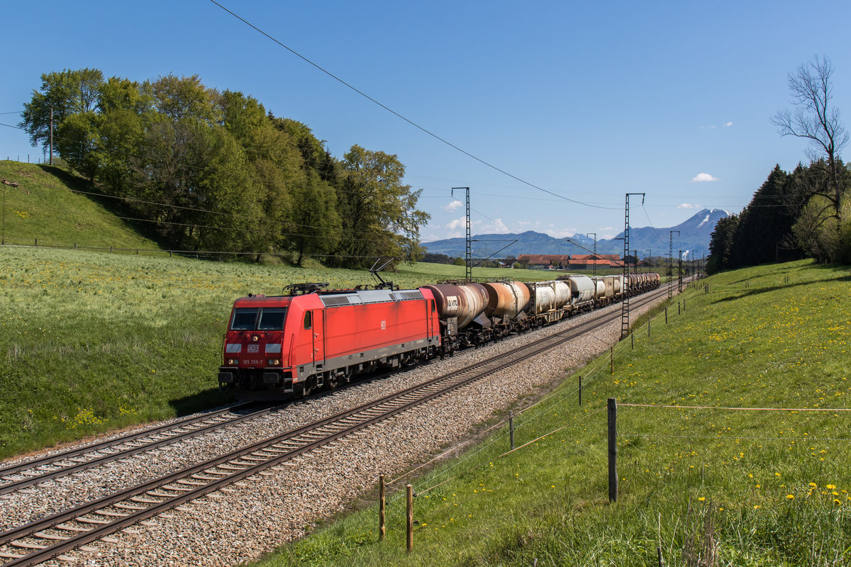 185 359-7 aus Freilassing kommend am 29. April 2016 bei Stra�.