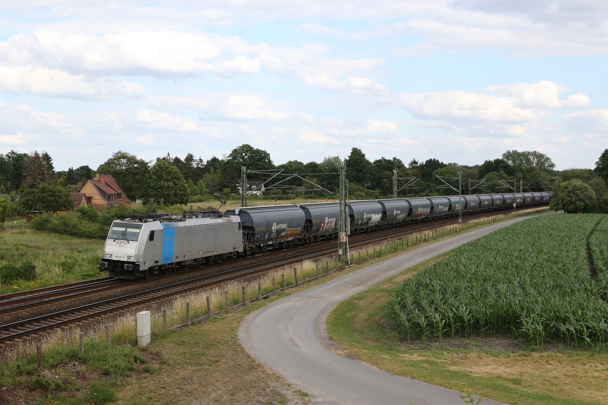 186 431 von  Railpool  mit Sch�ttgutwagen von  ERMEWA  am 29. Juni 2020 bei Langwedel.