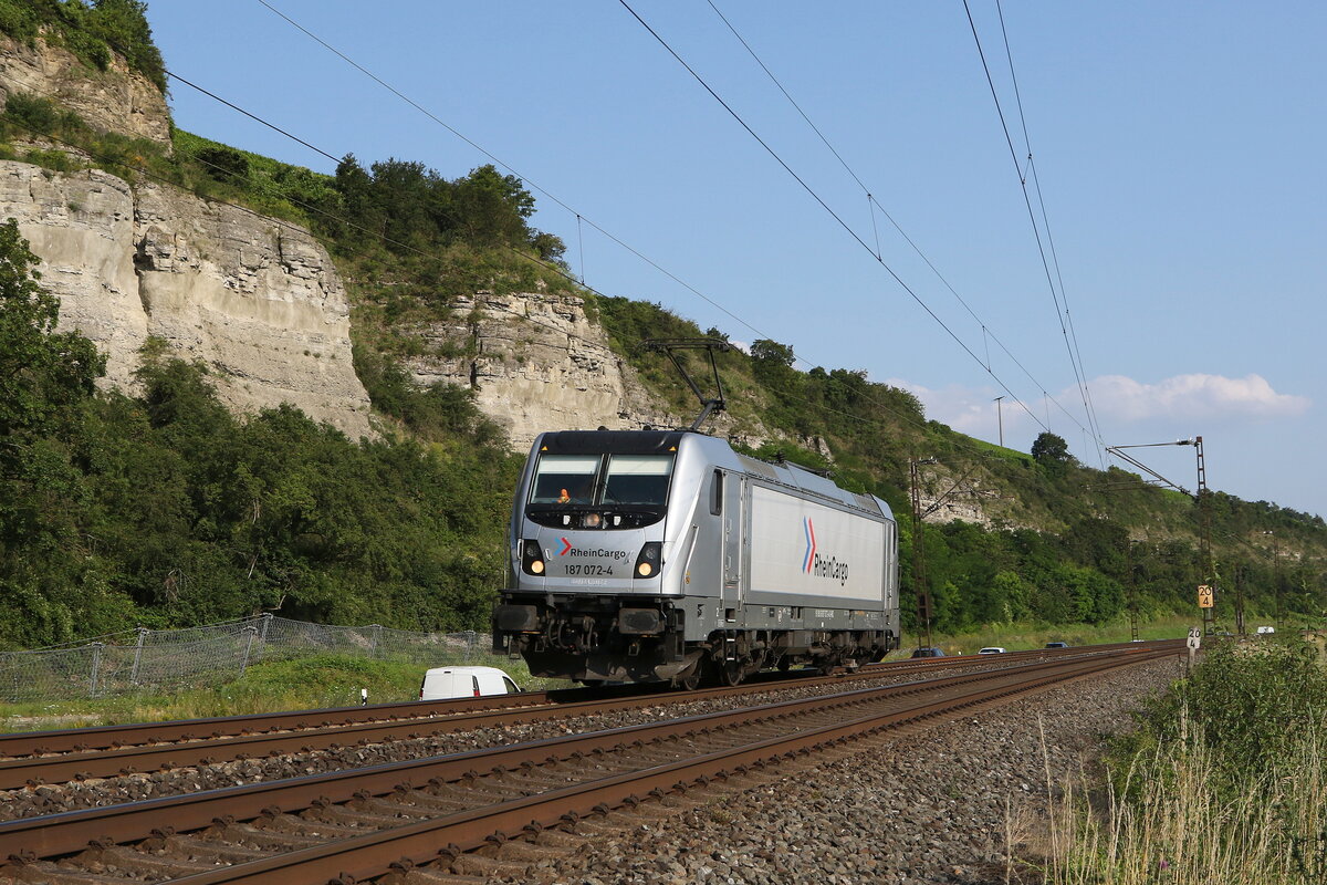 187 072 von  Rhein Cargo  war am 23. Juli 2021 bei Himmelstadt in Richtung Gem�nden unterwegs.