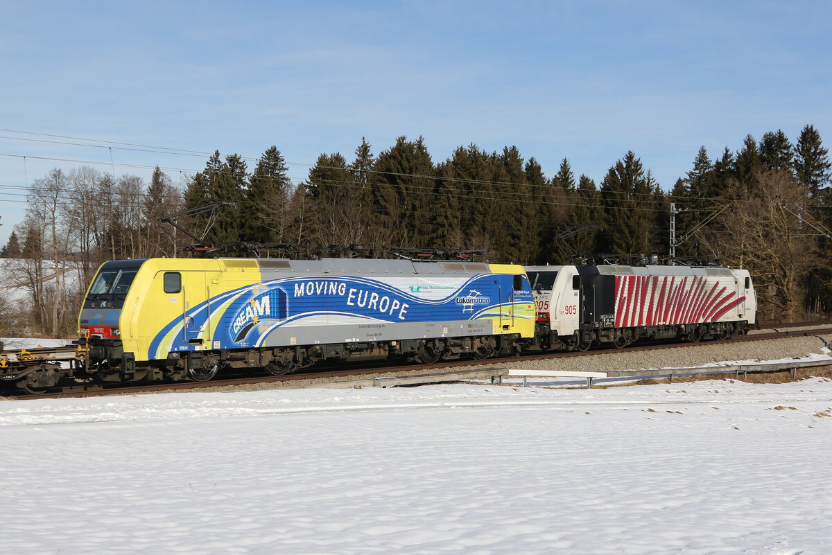 189 905 & 189 912 waren am 27. Januar 2022 bei Grabenst�tt im Chiemgau in Richtung Salzburg unterwegs.