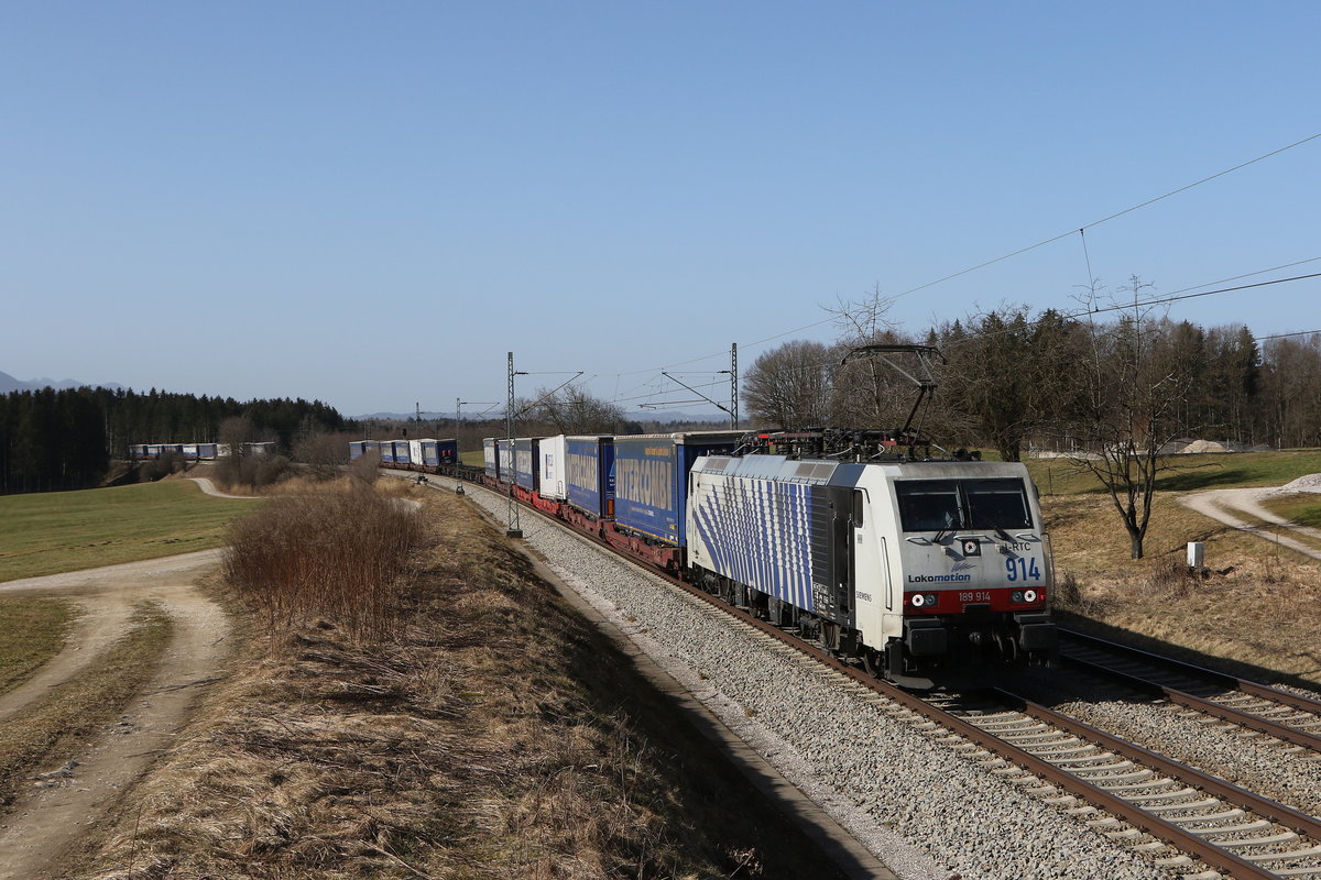 189 914 mit dem  Intercombi  am 25. Februar 2021 bei Grabenst�tt im Chiemgau.