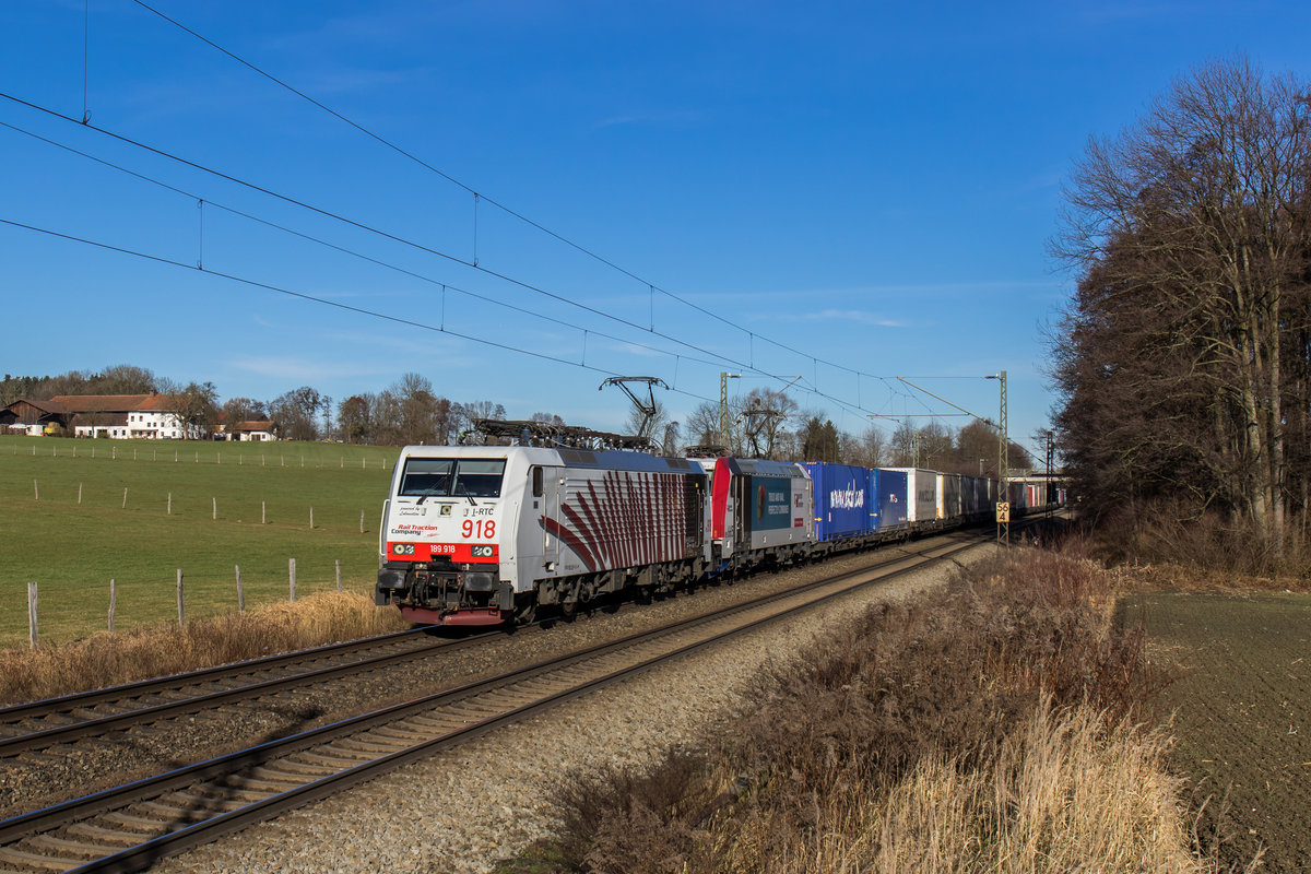 189 918 und 185 665 aus M�nchen kommend am 10. Dezember 2016 bei Vogl.
