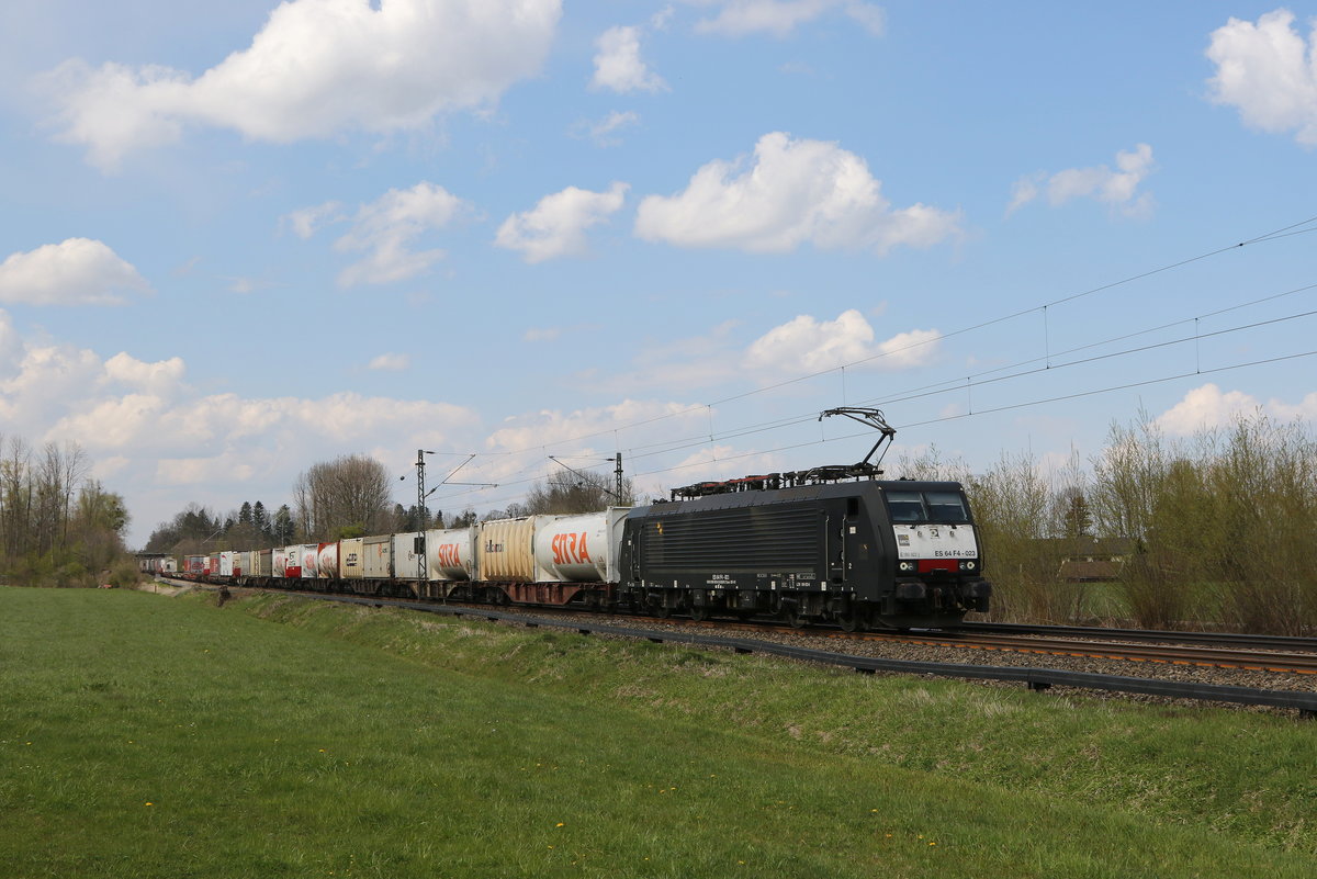 189 923 mit einem  KLV  aus M�nchen kommend am 21. April 2021 bei Brannenburg im Inntal.