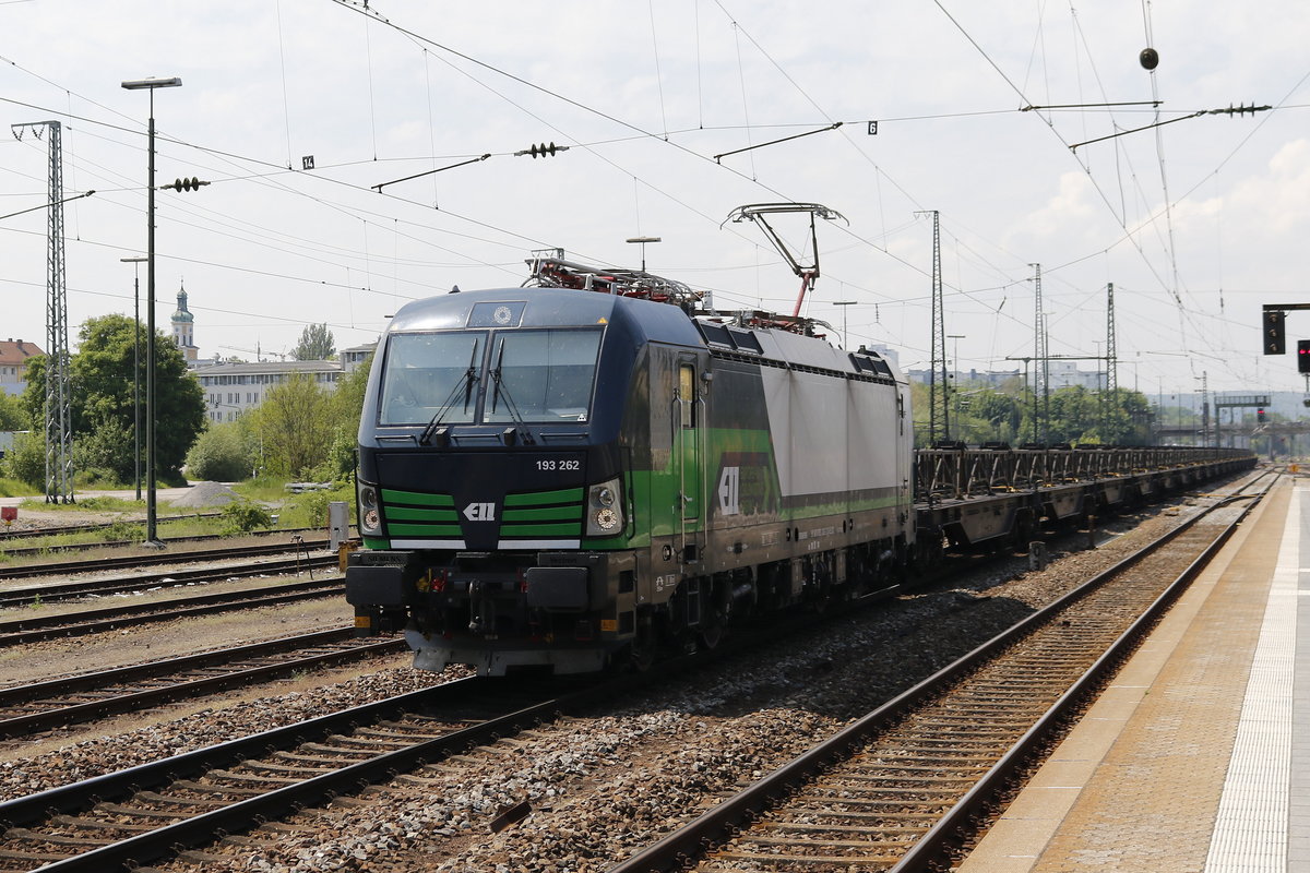 193 262 durchf�hrt am 19. Mai 2017 mit einem Flachenwagen-Ganzzug den  Regensburger Hauptbahnhof .