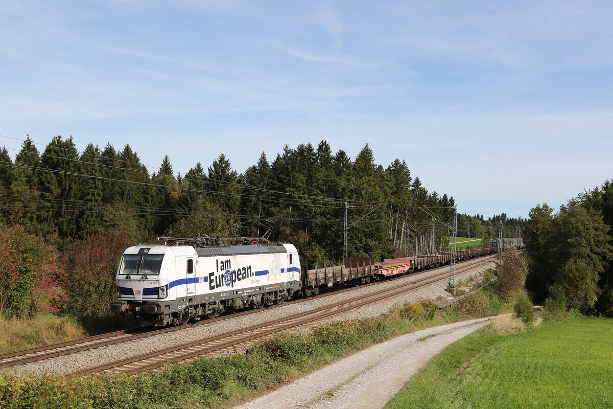 193 362  I am European  mit einem gemischten G�terzug am 1. Oktober 2021 bei Grabenst�tt im Chiemgau.
