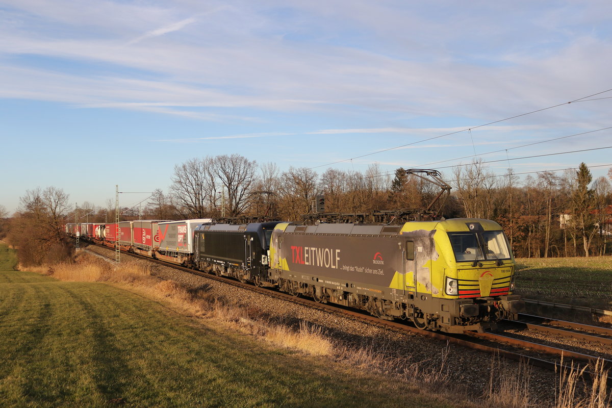 193 554  Leitwolf  & 193 672 waren am 16. Januar 2020 bei Hilperting auf dem Weg in Richtung S�den.