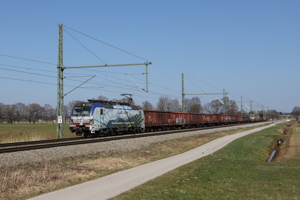 193 773  150 Jahre Brennerbahn  konnten wir mit dem gemischten G�terzug, dank eines Haltes in �bersee, nochmals am 27. M�rz 2022 kurz nach �bersee am Chiemsee erwischen.