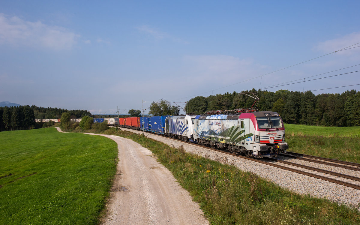 193 773 und 185 661 waren am 23. September 2017 mit dem  Ekol -Zug bei Grabenst�tt in Richtung Salzburg unterwegs.