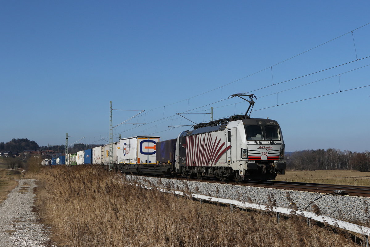 193 776 mit einem  KLV  am 28. Februar 2021 bei Bernau am Chiemsee.