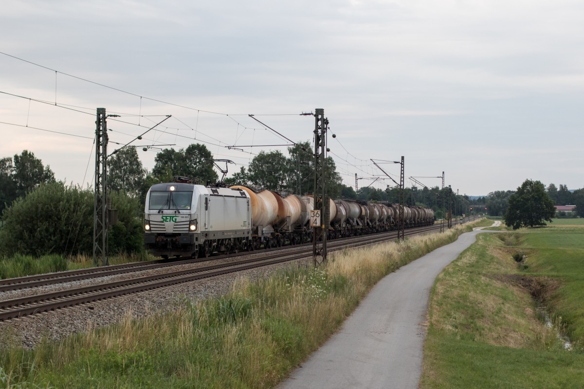 193 831 kam am 9. Juli 2015 kurze Zeit sp�ter in �bersee vorbei.