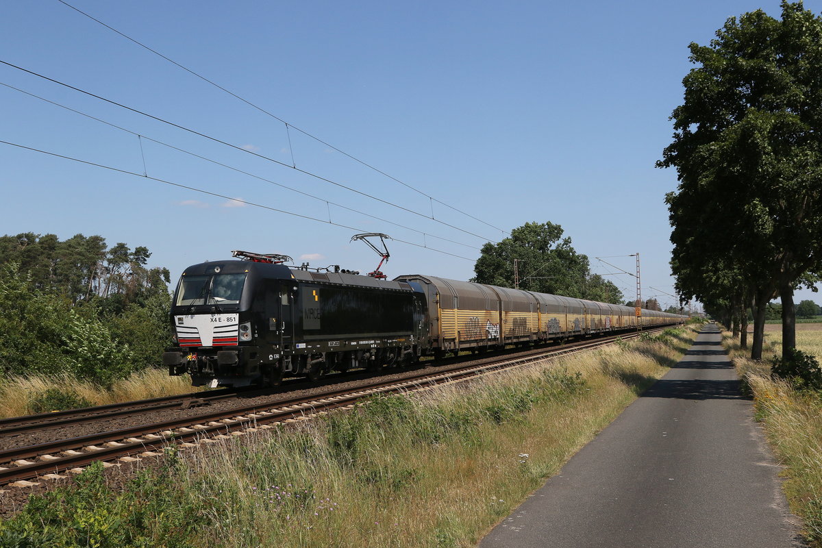 193 851 mit einem Autozug am 26. Juni 2020 bei D�rverden.