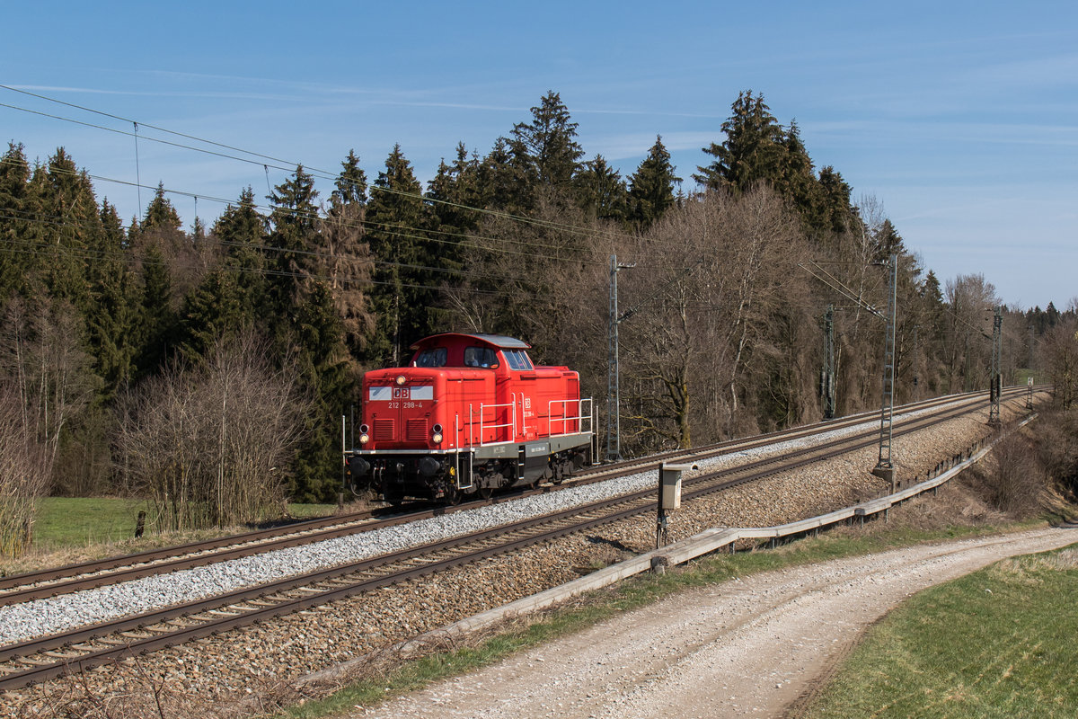 212 298-4 auf dem R�ckweg von Freilassing. Aufgenommen am 28. M�rz 2016 bei Sossau.