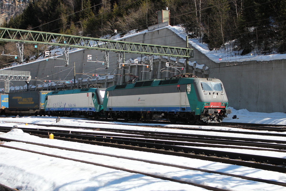 405 027-0 und 412 003-2 mit dem  Walter -Zug am 19. M�rz 2016 im Bahnhof  Brenner .