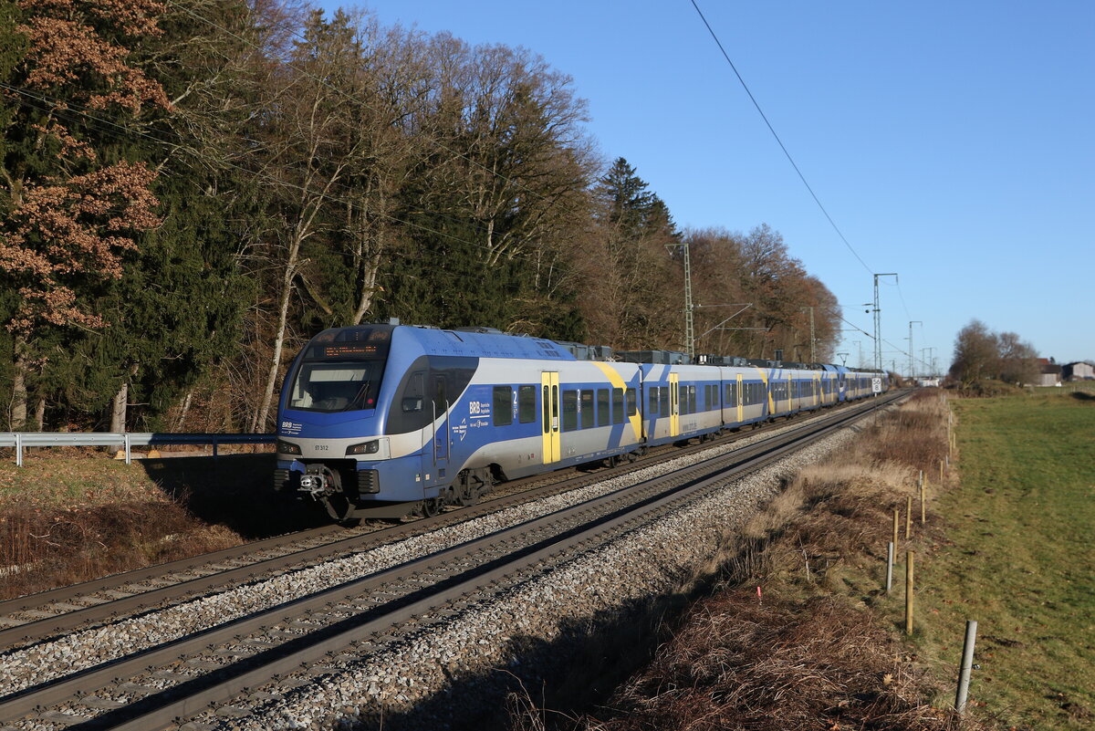 430 012 und 430 013 waren am 18. Dezember 2025 bei Hufschlag in Richtung M�nchen unterwegs.