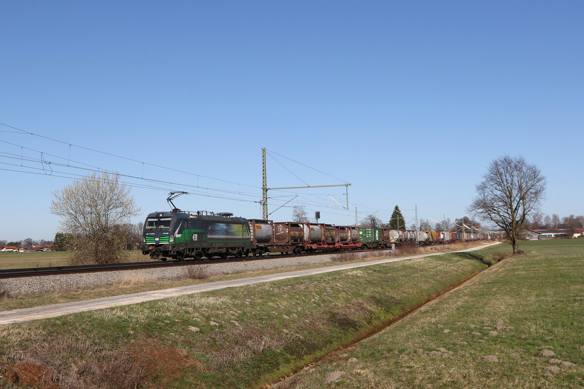6193 249 von  Rurtal-Bahn-Cargo  mit einem  KLV  aus Salzburg kommend am 13. März 2026 bei Übersee am Chiemsee.