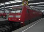 101 093-3 f�hrt sogleich aus dem M�nchener Hauptbahnhof aus.