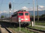 110 292-0 wartet mit angeh�ngten Wagen auf den n�chsten Einsatz.
