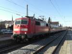 111 148-3 auf dem Weg von M�nchen nach Salzburg, beim Halt in Prien am Chiemsee.