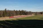 111 017-0 schiebt bei Wessen einen  Fl�chtlingszug  am 27.