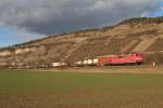 151 099-9 war mit einem Containerzug bei Th�ngersheim in Richtung unterwegs.