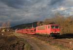 155 086-2 mit einem leeren Autozug bei Th�ngersheim im Maintal am 19.