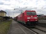 185 310-0 bei der Durchfahrt des Bahnhofs von �bersee/Chiemsee am 14.