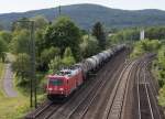 185 236-7 mit einem Kesselwagenzug kurz vor Gem�nden am Main am 15.